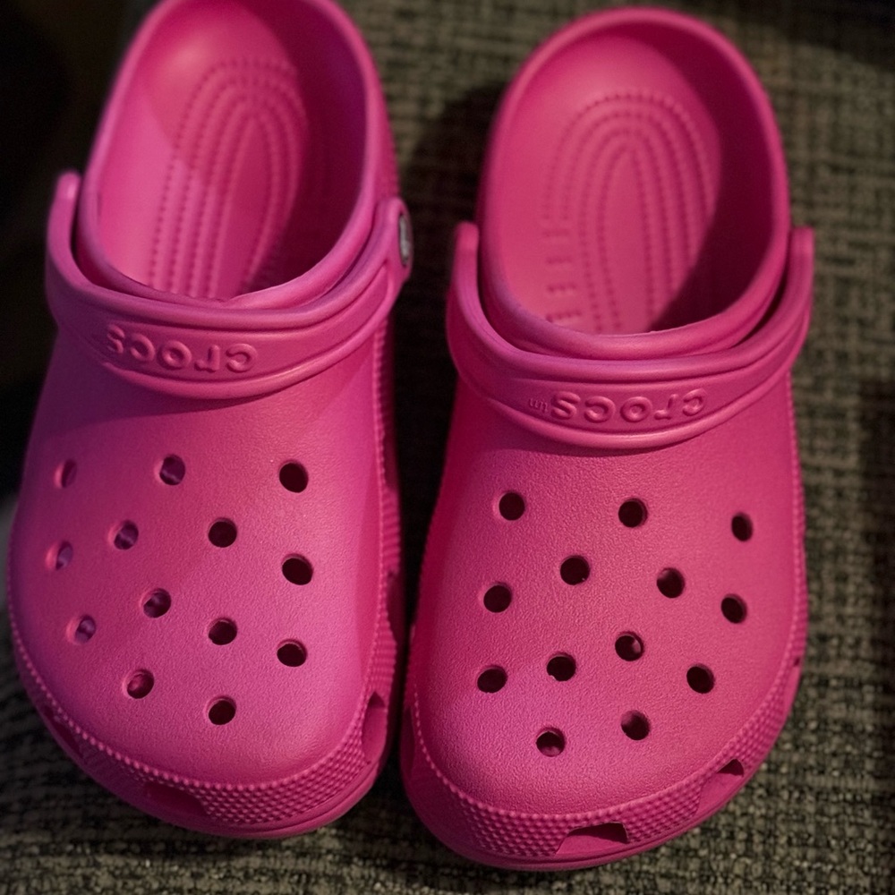 Crocs Classic Clog in Pink